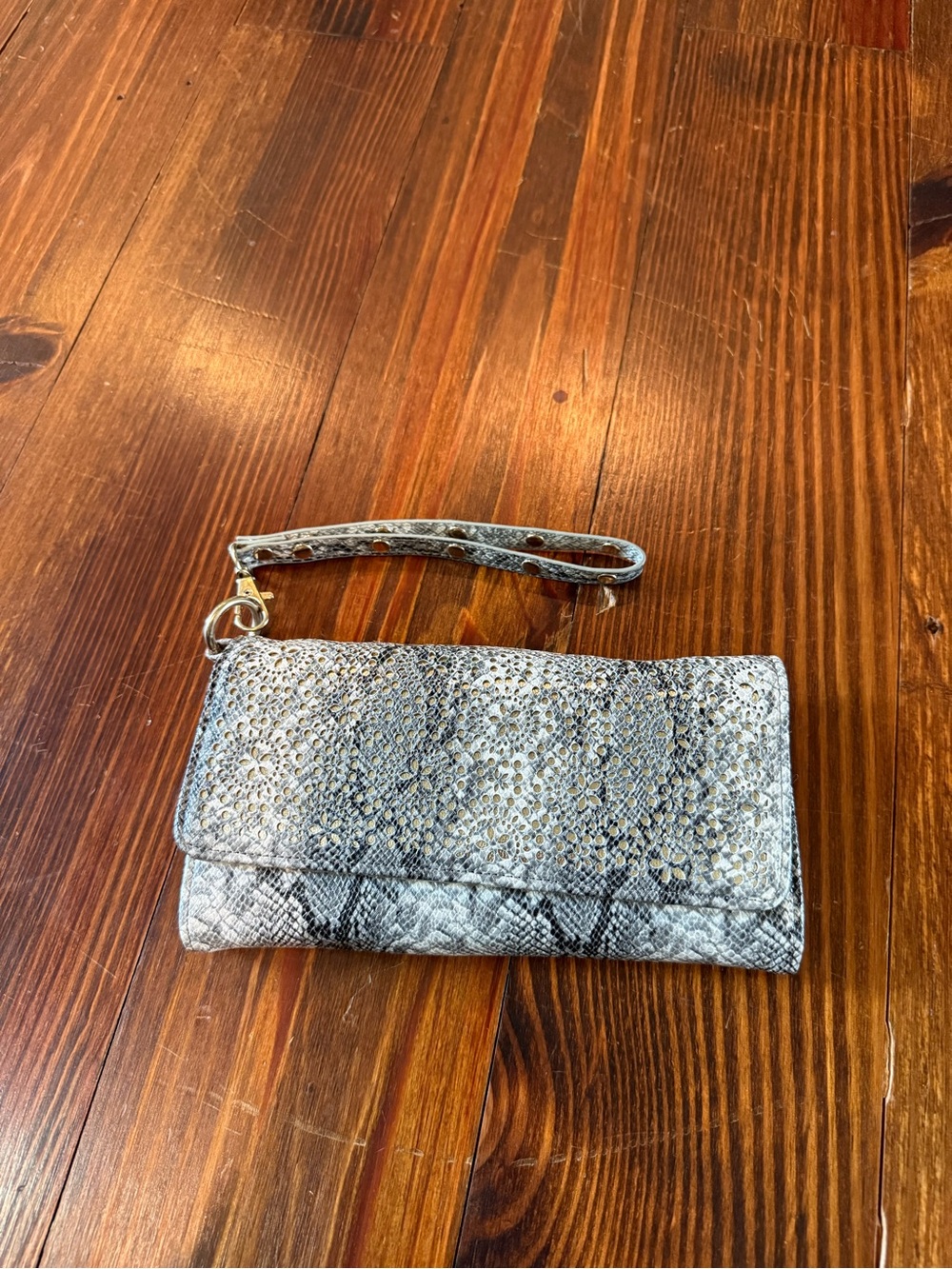 Snake-Texture Wristlet Clutch in Gray and Silver